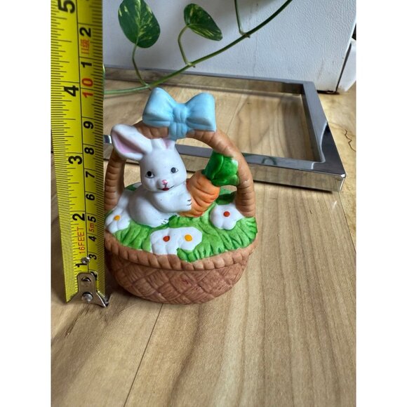 Ceramic Easter bunny basket with lid - Picture 4 of 6